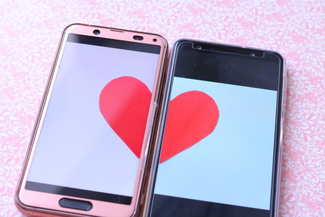 スマホ画面に表示されたハートのイメージ画像